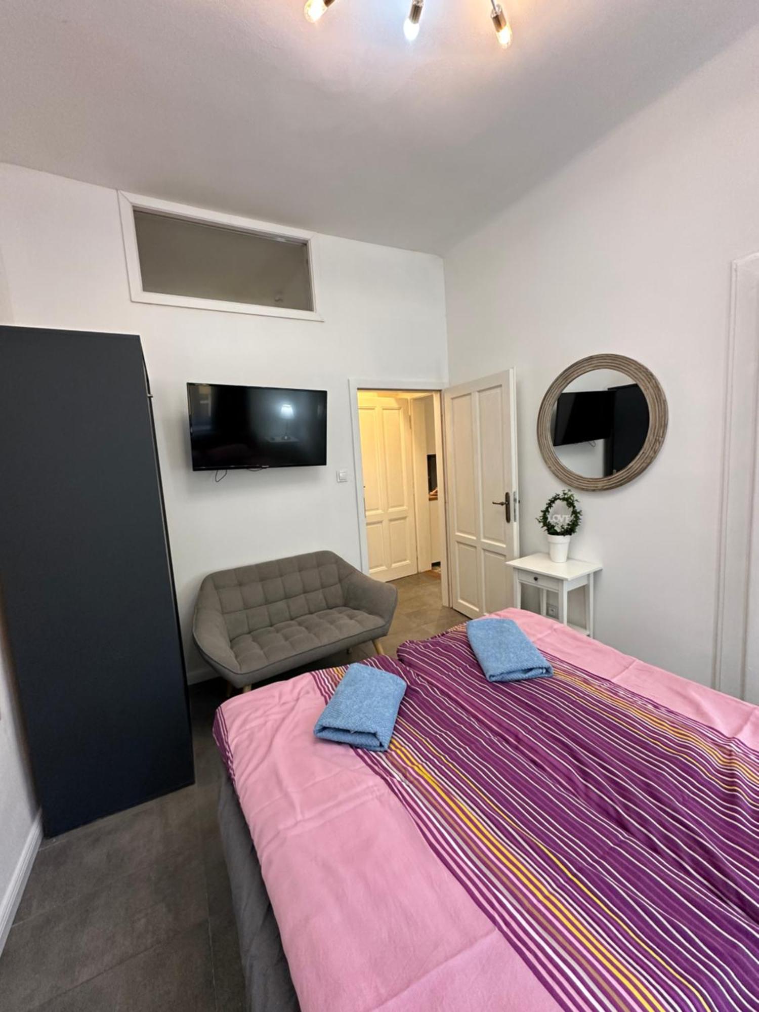 Karlin Oasis 2-Bedroom Apartment Praga Exterior foto
