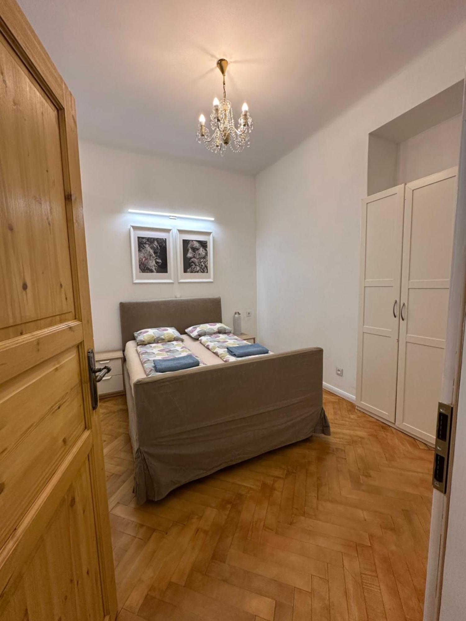 Karlin Oasis 2-Bedroom Apartment Praga Exterior foto